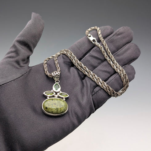 復古綠色蛇紋石和純銀吊墜,配上純銀項鍊